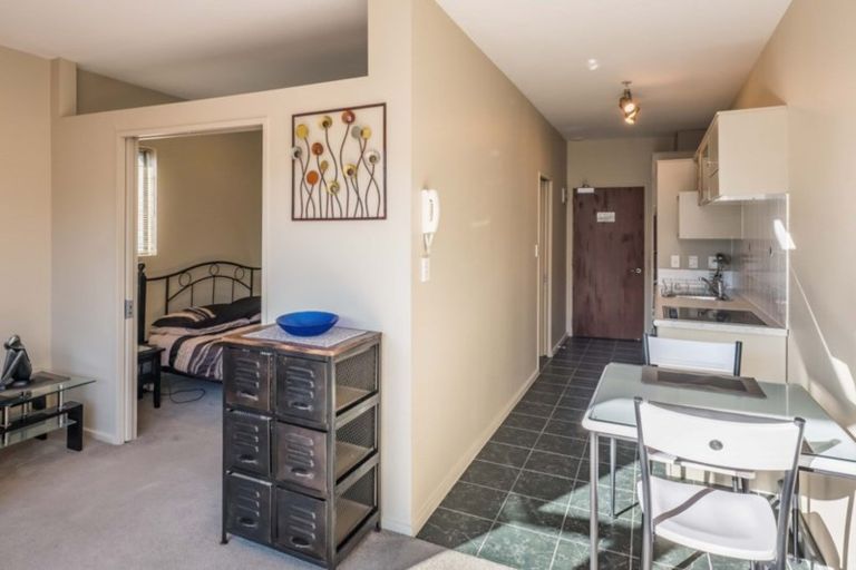 Photo of property in Atrium Towers, 6n/154 The Terrace, Wellington Central, Wellington, 6011