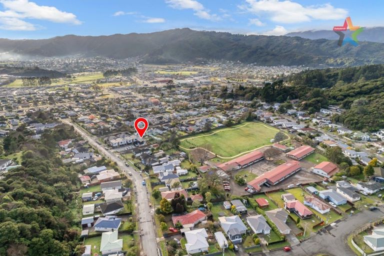 Photo of property in 7/11 Lees Grove, Wainuiomata, Lower Hutt, 5014