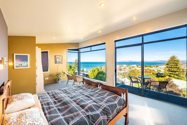 Photo of property in 2 Cobden Road, Bluff Hill, Napier, 4110