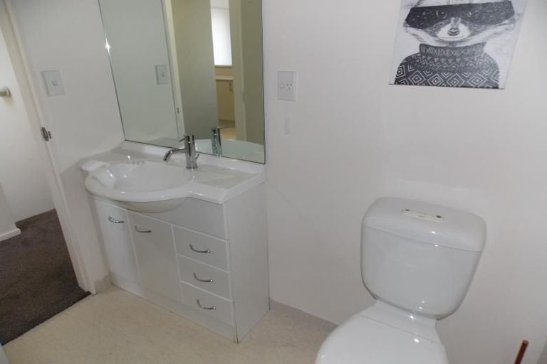 Photo of property in Terrace Heights Apartments, 2/163p The Terrace, Wellington Central, Wellington, 6011