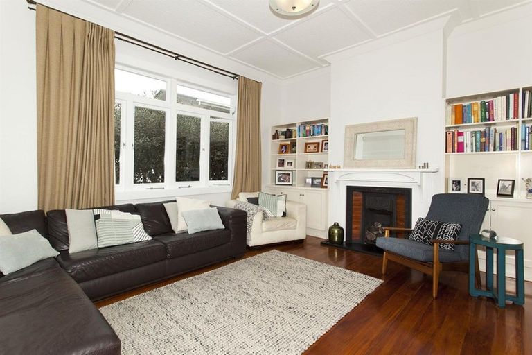 Photo of property in 12 Hastings Parade, Devonport, Auckland, 0624
