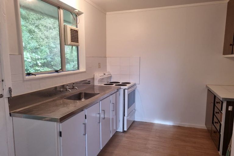 Photo of property in 58b Raroa Terrace, Tawa, Wellington, 5028