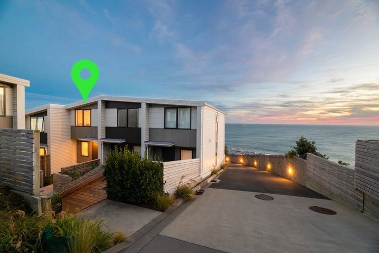 Photo of property in 3/52 High Street, Island Bay, Wellington, 6023