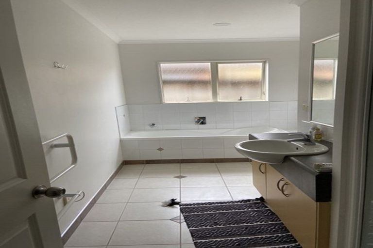 Photo of property in 125 Gracechurch Drive, Flat Bush, Auckland, 2016