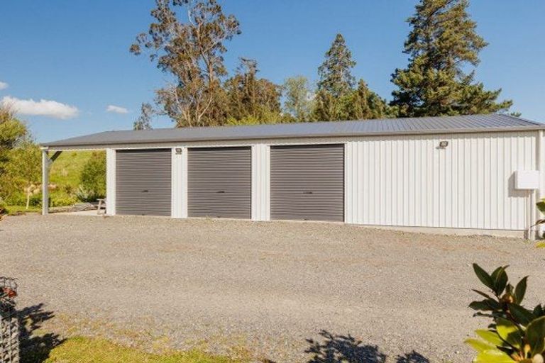 Photo of property in 100 Cole Street, Dannevirke, 4930
