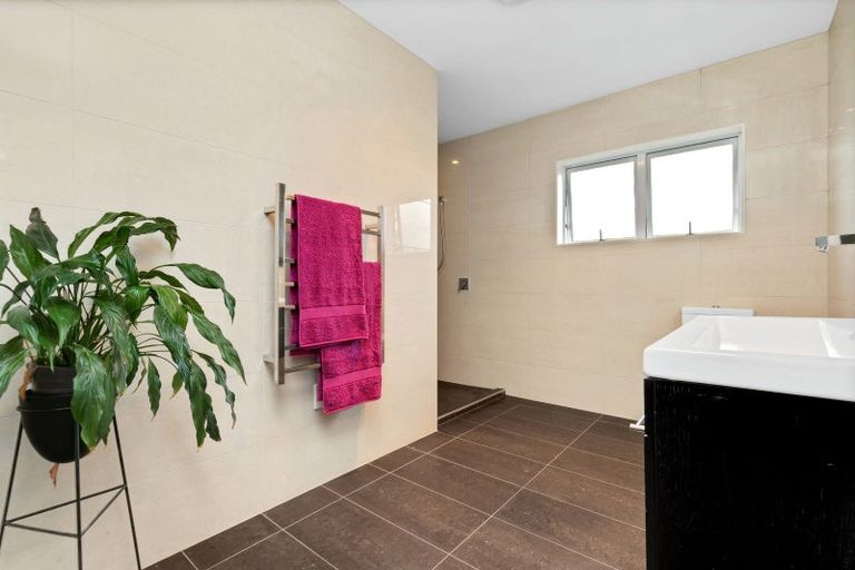 Photo of property in 16 Chippewa Place, Conifer Grove, Takanini, 2112