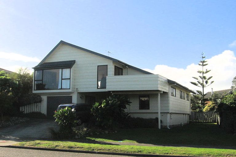Photo of property in 5 Waiheke Street, Waikanae Beach, Waikanae, 5036