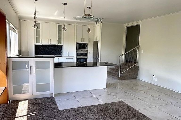 Photo of property in 1 Emerald Hill, Havelock North, 4130