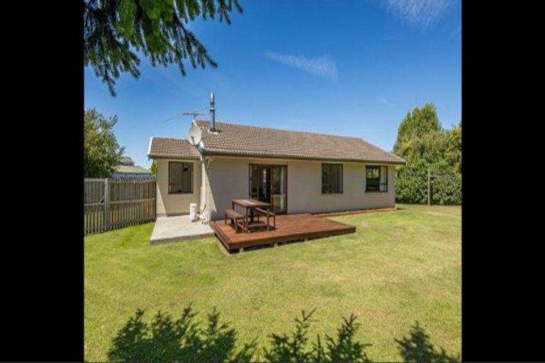 Photo of property in 16 Torlesse Crescent, Darfield, 7510