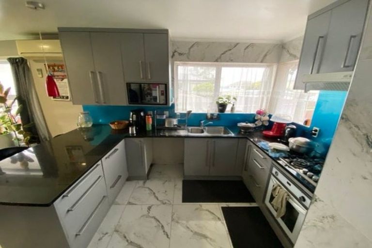 Photo of property in 6 Scanlen Terrace, Kelston, Auckland, 0602