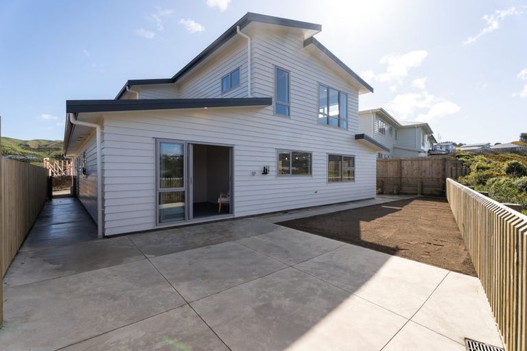 Photo of property in 9 Pine Hill Rise, Glenside, Wellington, 6037