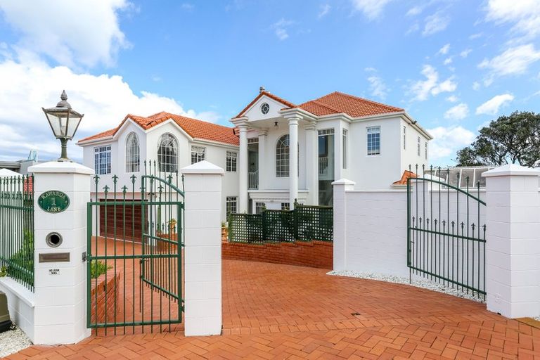 Photo of property in 1 Kawaroa Lane, New Plymouth, 4310