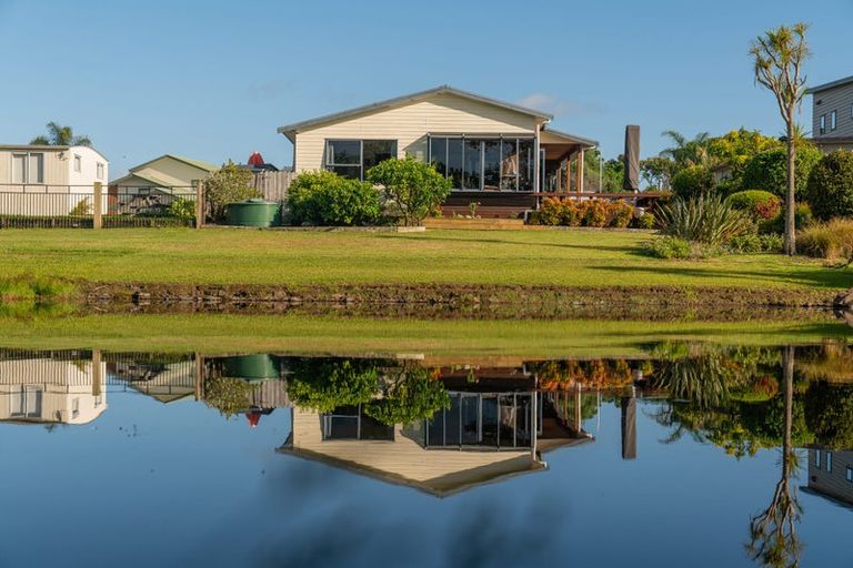 Photo of property in 15 Martin Place, Cooks Beach, Whitianga, 3591