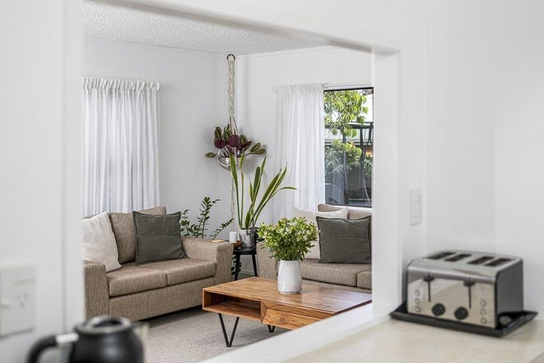 Photo of property in 47 Ladies Mile, Manly, Whangaparaoa, 0930