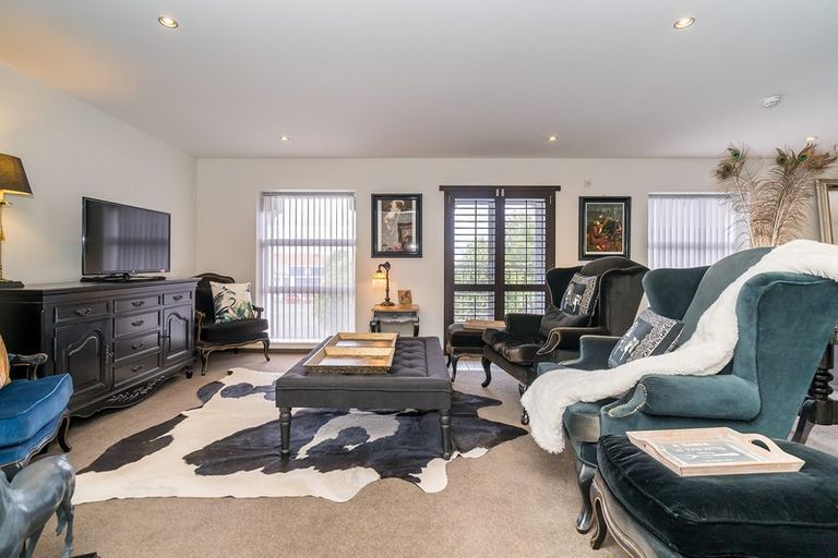 Photo of property in 2/2 Manor Place, Dunedin Central, Dunedin, 9016