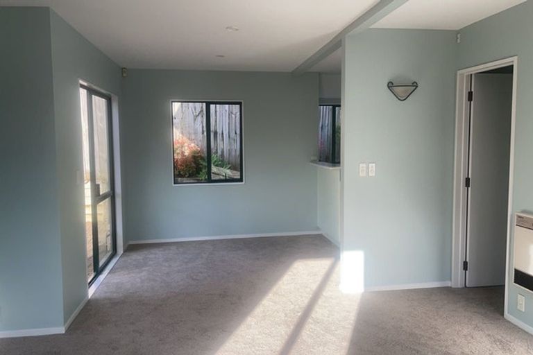 Photo of property in 1/4 Bond Crescent, Forrest Hill, Auckland, 0620