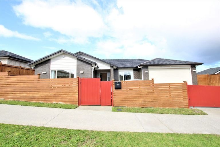 Photo of property in 18 Tararua Street, Massey, Auckland, 0614