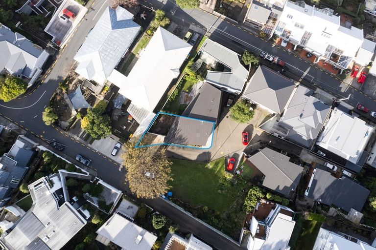 Photo of property in 3 Salmont Place, Kelburn, Wellington, 6012