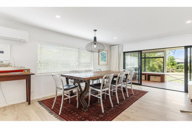 Photo of property in 6 Edgewater Grove, Orewa, 0931