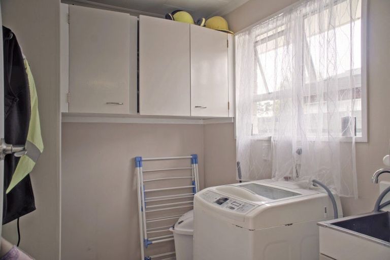 Photo of property in 27 Meadowbrook Drive, Cloverlea, Palmerston North, 4412