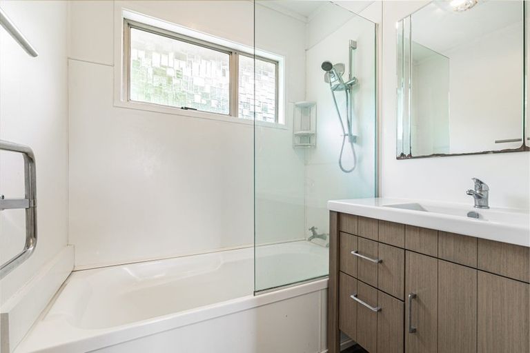 Photo of property in 2/10 Waratah Street, Birkenhead, Auckland, 0626