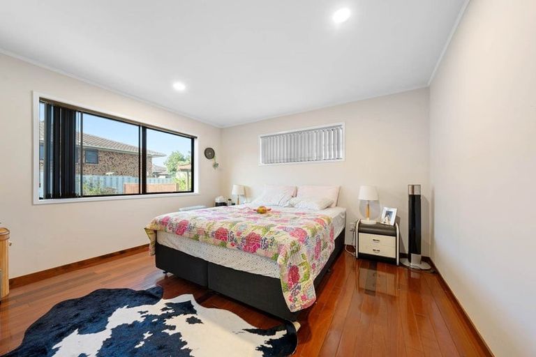 Photo of property in 7 Mark Edward Drive, Half Moon Bay, Auckland, 2012