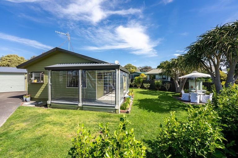 Photo of property in 88 Queens Road, Waikanae Beach, Waikanae, 5036