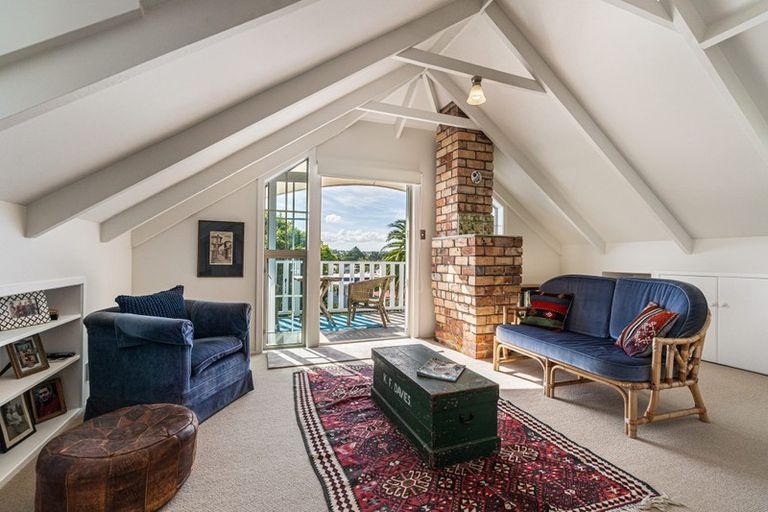 Photo of property in 71 Vauxhall Road, Devonport, Auckland, 0624