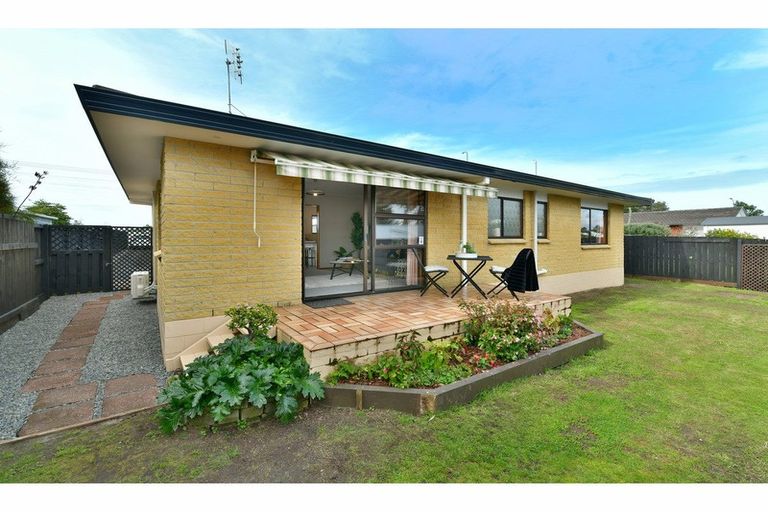 Photo of property in 2/208 Centreway Road, Orewa, 0931