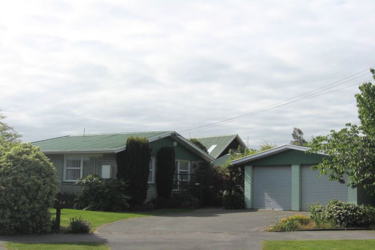 Photo of property in 34 Wychwood Crescent, Bishopdale, Christchurch, 8053