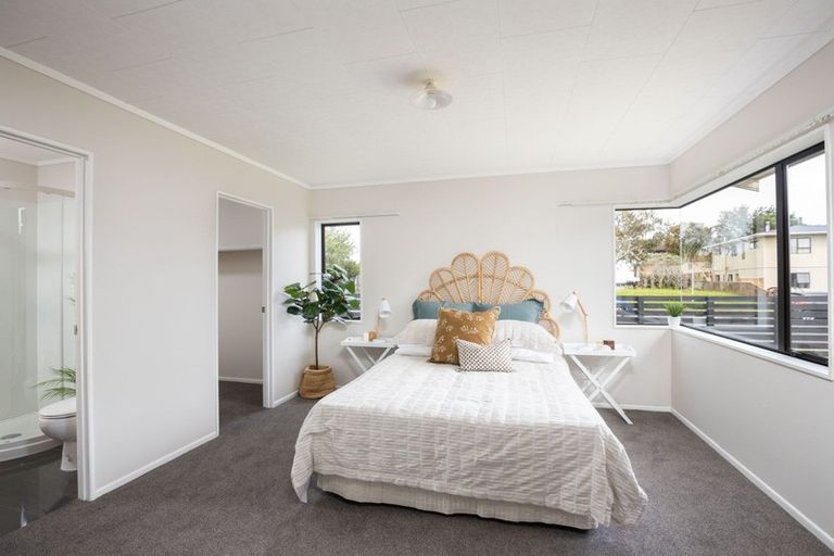 Photo of property in 42 Heta Road, Highlands Park, New Plymouth, 4312