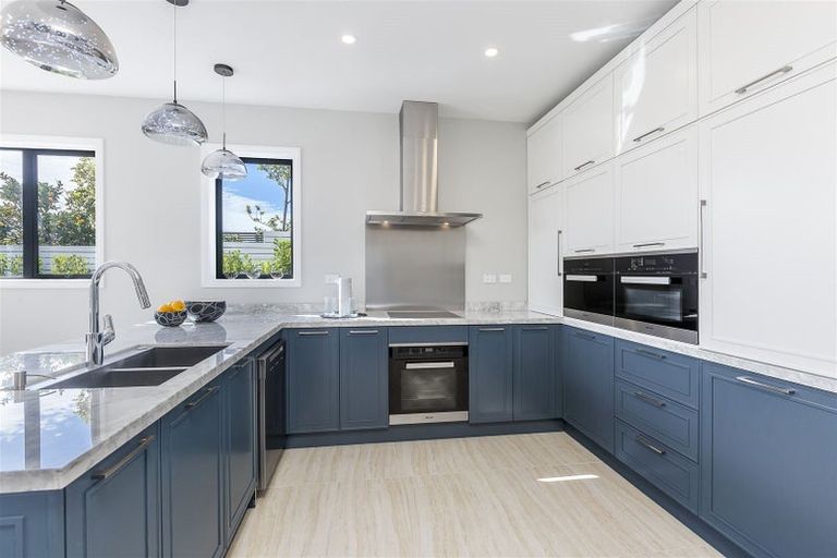 Photo of property in 25 Rothesay Bay Road, Rothesay Bay, Auckland, 0630