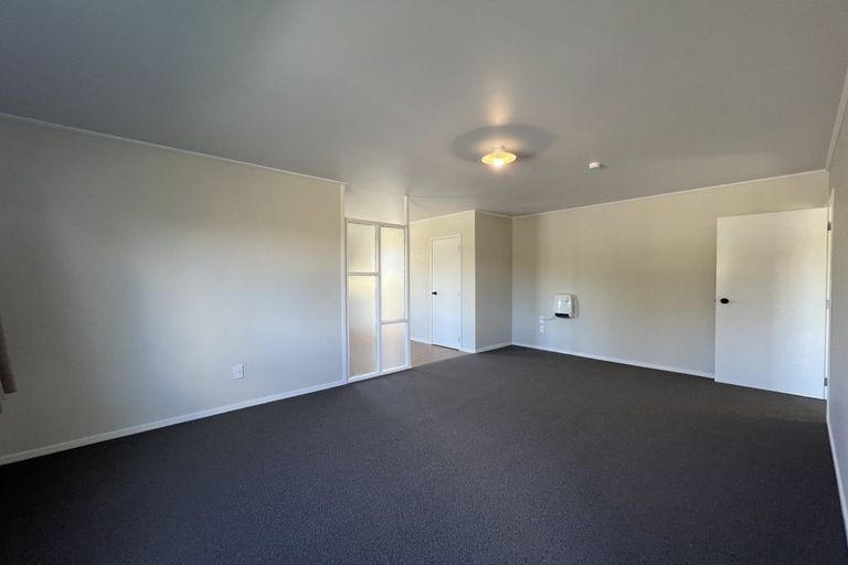 Photo of property in 2 West Harbour Drive, West Harbour, Auckland, 0618