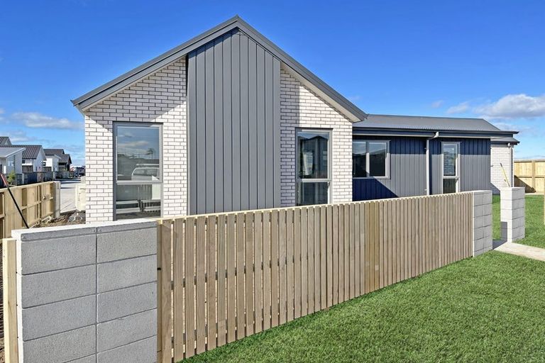 Photo of property in 2 Salers Lane, Papamoa, 3118