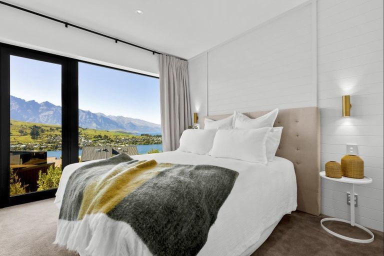 Photo of property in 1a Olivers Place, Queenstown, 9300