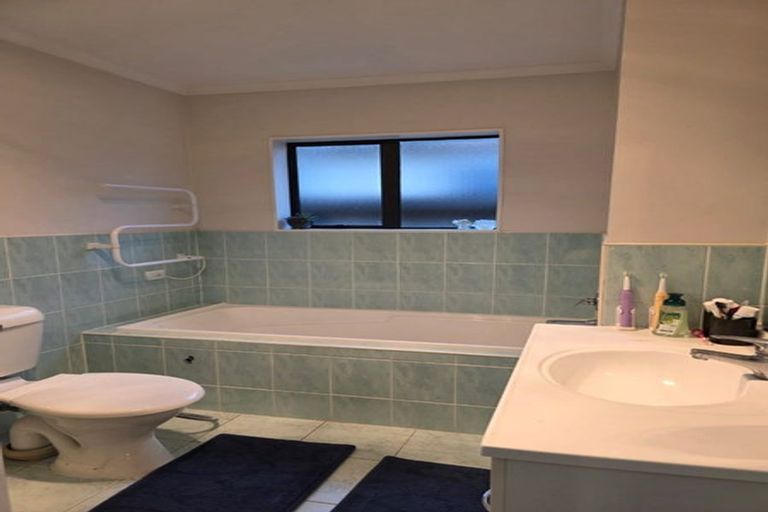 Photo of property in 4b Westglen Place, Ranui, Auckland, 0612