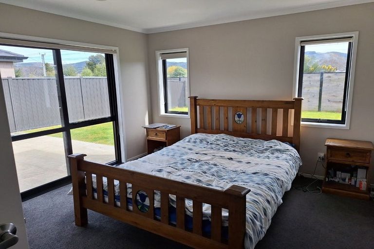 Photo of property in 44 Te Kaeaea Crescent, Wallaceville, Upper Hutt, 5018