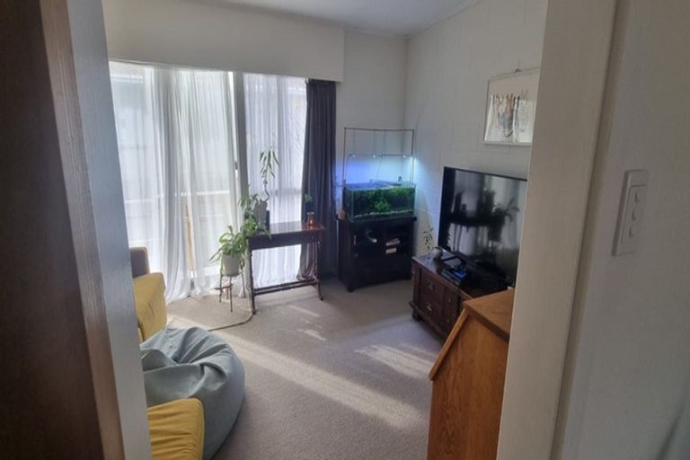 Photo of property in 2/12 Jillett Street, Titahi Bay, Porirua, 5022