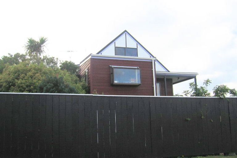 Photo of property in 7 Cobar Close, Maupuia, Wellington, 6022