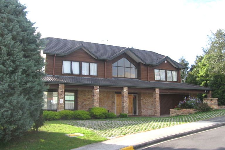 Photo of property in 4 David Beattie Place, Chatswood, Auckland, 0626