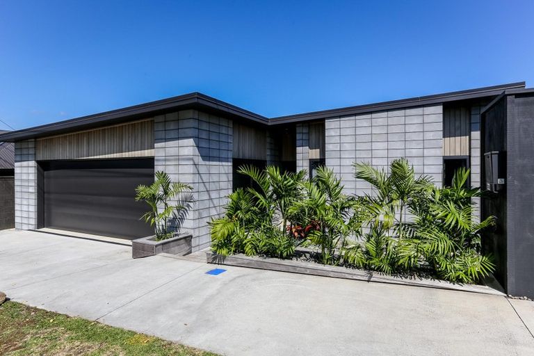 Photo of property in 22 Record Street, Fitzroy, New Plymouth, 4312
