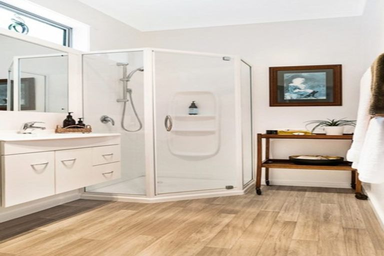 Photo of property in 7 Burns Street, Westown, New Plymouth, 4310