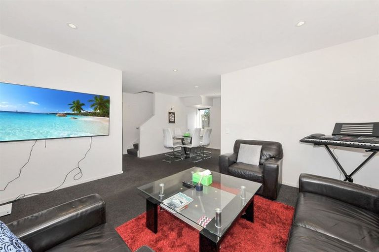 Photo of property in 2/49 Maxwell Street, Riccarton, Christchurch, 8041