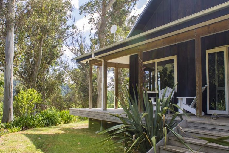 Photo of property in 211 Rochfort Road, Kahuranaki, Havelock North, 4295