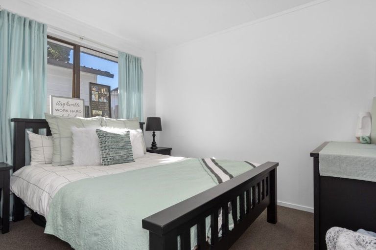 Photo of property in 6a Pokapu Place, Bethlehem, Tauranga, 3110