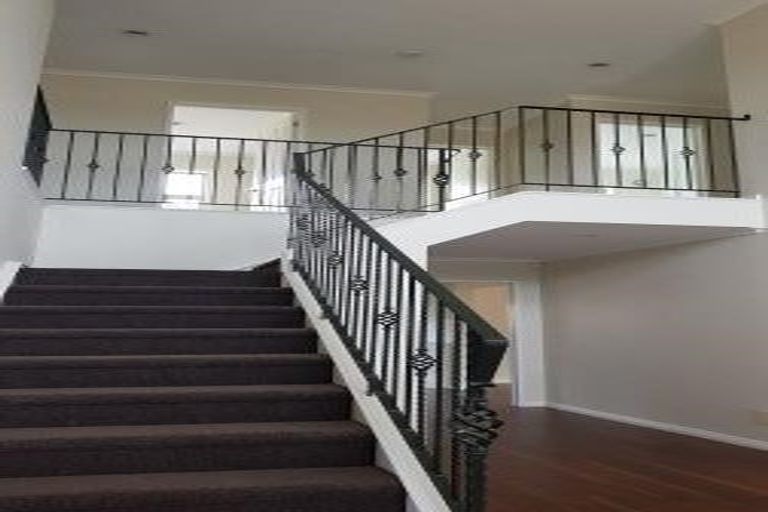 Photo of property in 6 Mansion Court, West Harbour, Auckland, 0618