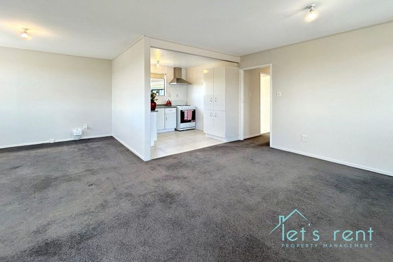 Photo of property in 18 Halloran Place, Massey, Auckland, 0614