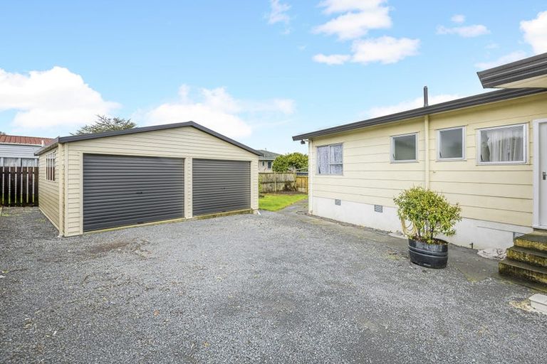 Photo of property in 13 Helms Place, Manurewa, Auckland, 2102