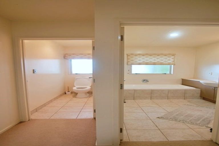 Photo of property in 2/23 Tui Glen Road, Birkenhead, Auckland, 0626