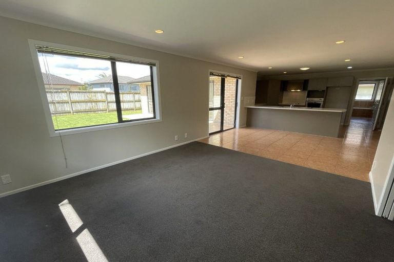 Photo of property in 4 Moravale Lane, Flat Bush, Auckland, 2016